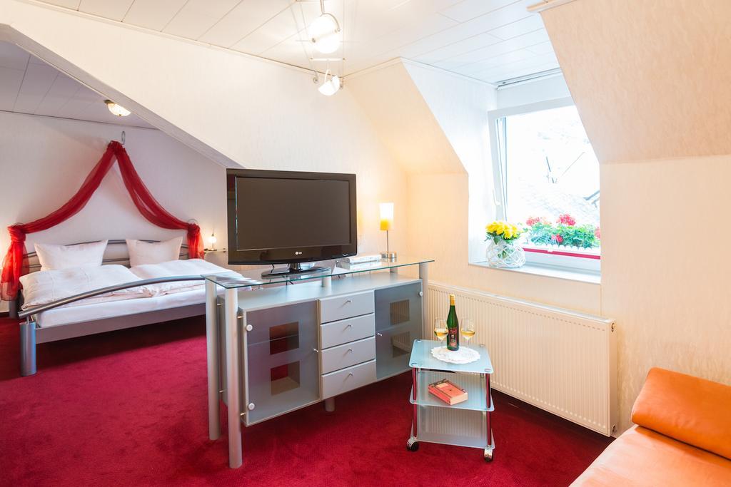 Moselromantik-Hotel Zum Loewen Ediger-Eller Zewnętrze zdjęcie